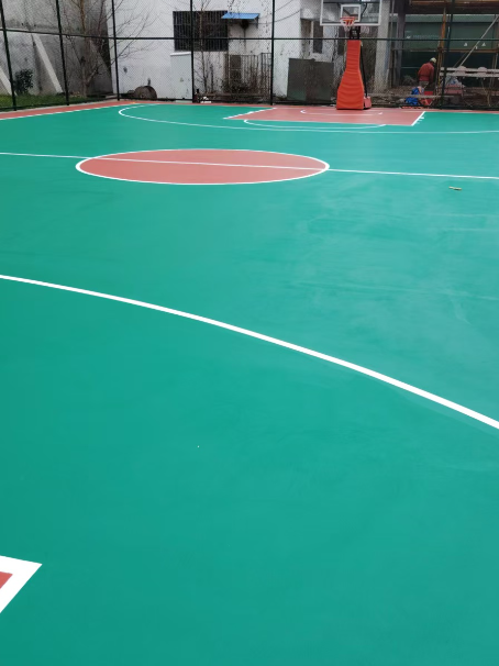 郸城 球场长期使用易出现地面开裂